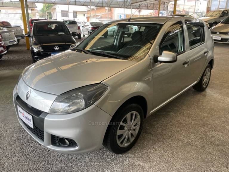 RENAULT - SANDERO - 2014/2014 - Prata - R$ 32.500,00