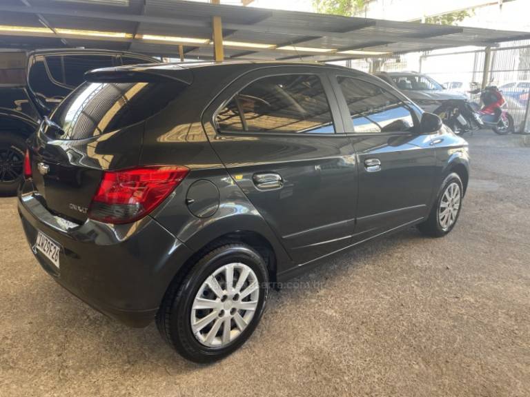 CHEVROLET - ONIX - 2015/2016 - Cinza - R$ 48.900,00