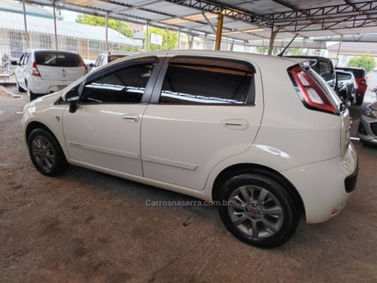 FIAT - PUNTO - 2015/2015 - Branca - R$ 43.900,00
