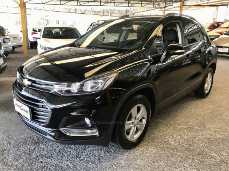 CHEVROLET - TRACKER - 2017/2018 - Preta - R$ 81.000,00