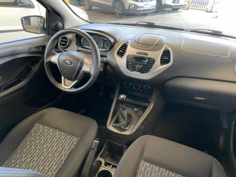 FORD - KA - 2016/2017 - Branca - R$ 43.500,00