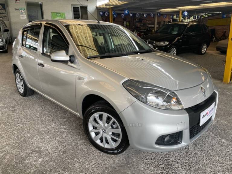 RENAULT - SANDERO - 2014/2014 - Prata - R$ 32.500,00