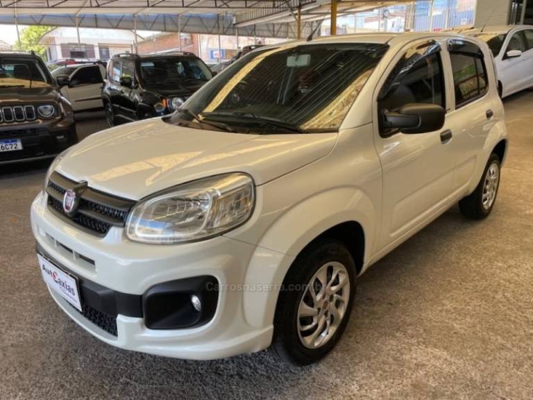 FIAT - UNO - 2017/2017 - Branca - R$ 43.500,00