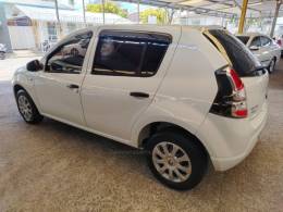 RENAULT - SANDERO - 2014/2014 - Branca - R$ 33.900,00
