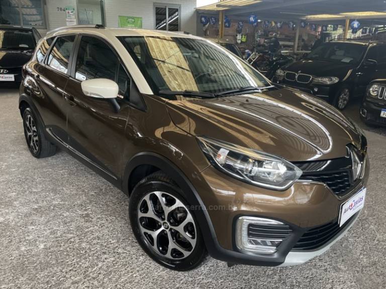 RENAULT - CAPTUR - 2017/2018 - Marrom - R$ 75.900,00