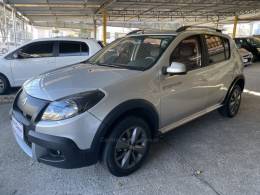 RENAULT - SANDERO - 2013/2013 - Prata - R$ 42.900,00