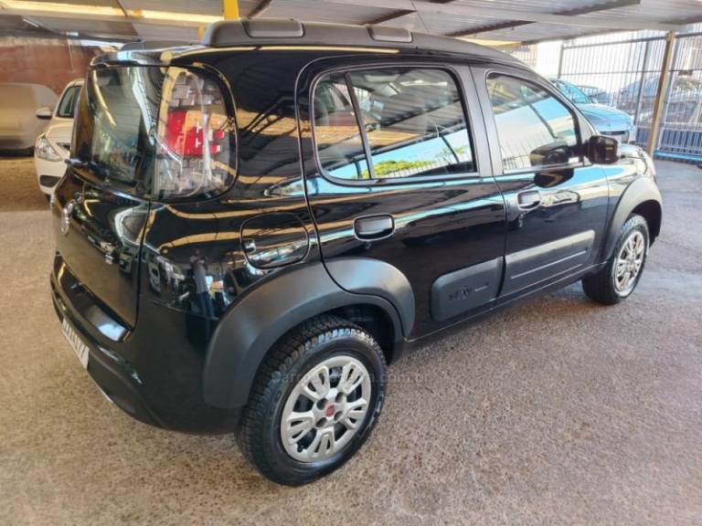 FIAT - UNO - 2016/2017 - Preta - R$ 44.900,00