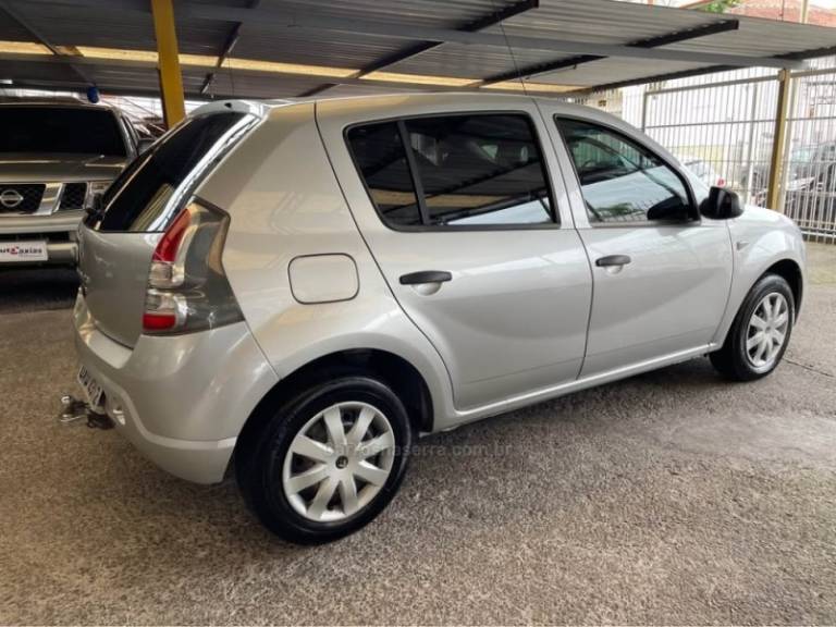 RENAULT - SANDERO - 2014/2014 - Prata - R$ 33.000,00