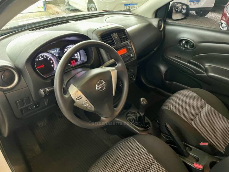 NISSAN - VERSA - 2019/2020 - Branca - R$ 59.900,00