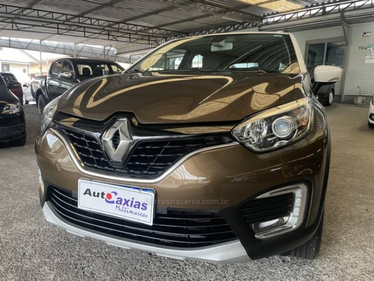 RENAULT - CAPTUR - 2017/2018 - Marrom - R$ 75.900,00