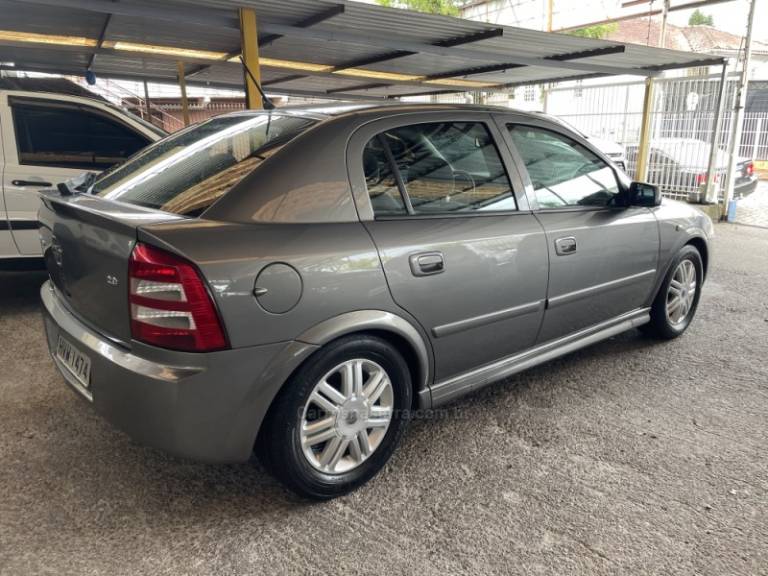 CHEVROLET - ASTRA - 2004/2004 - Prata - R$ 28.900,00