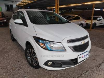 CHEVROLET - ONIX - 2016/2016 - Branca - R$ 50.000,00