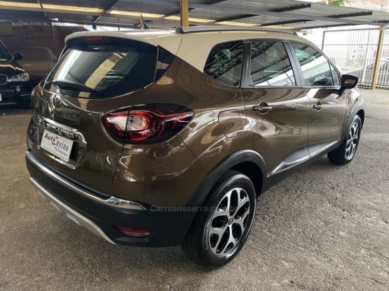 RENAULT - CAPTUR - 2017/2018 - Marrom - R$ 75.900,00