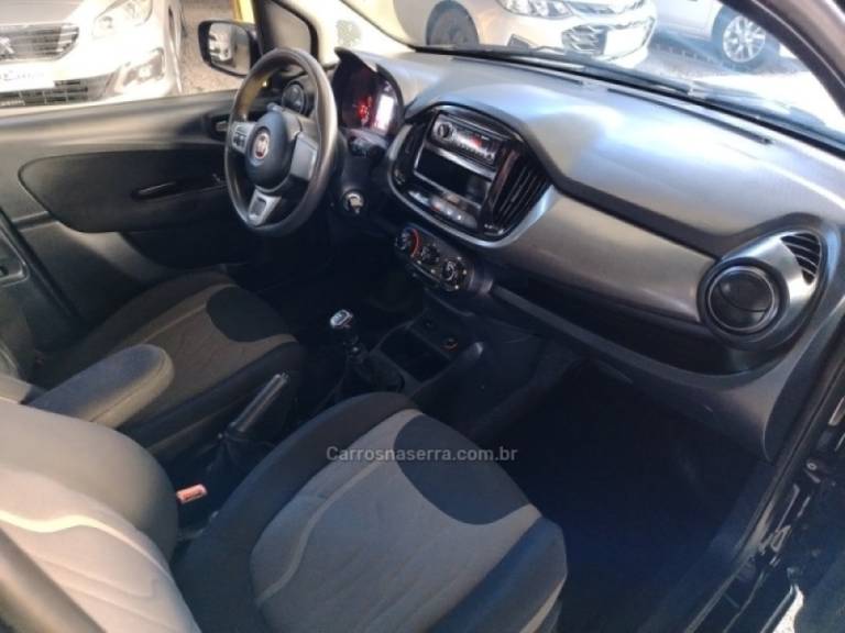 FIAT - UNO - 2016/2017 - Preta - R$ 46.000,00