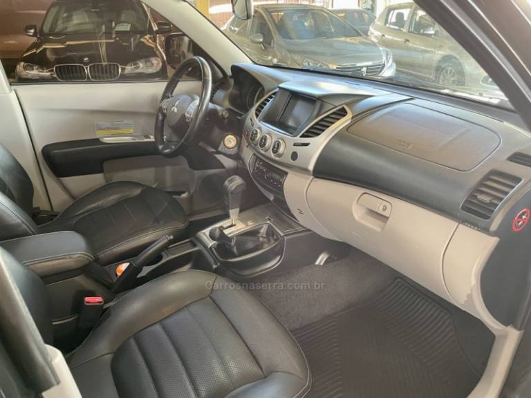 MITSUBISHI - L200 TRITON - 2015/2015 - Preta - R$ 134.000,00