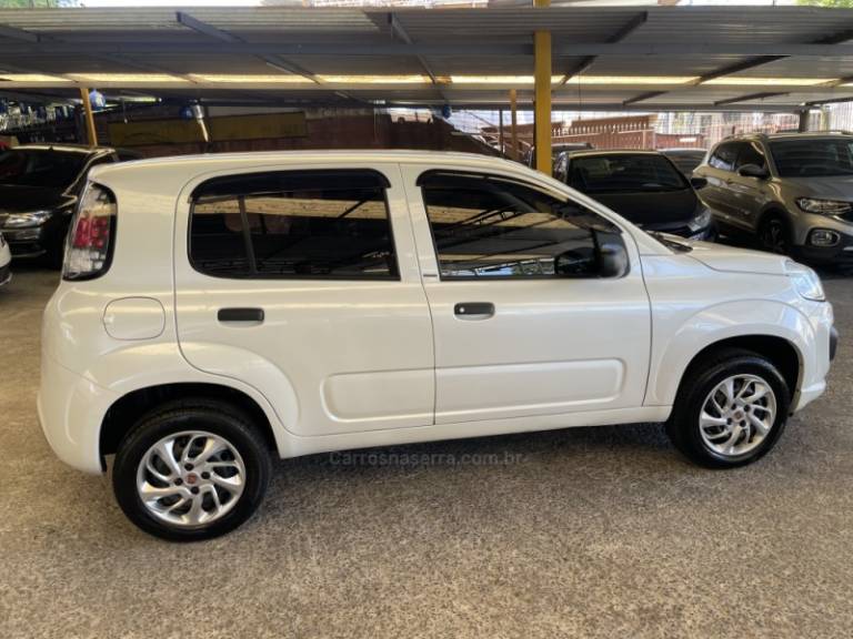 FIAT - UNO - 2017/2017 - Branca - R$ 42.900,00