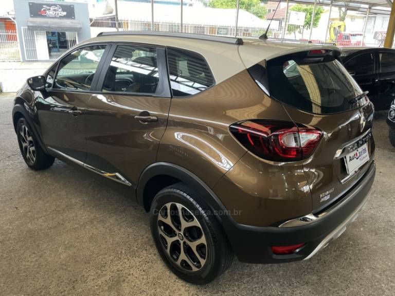 RENAULT - CAPTUR - 2017/2018 - Marrom - R$ 75.900,00