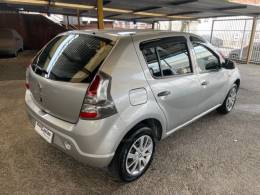 RENAULT - SANDERO - 2014/2014 - Prata - R$ 32.500,00