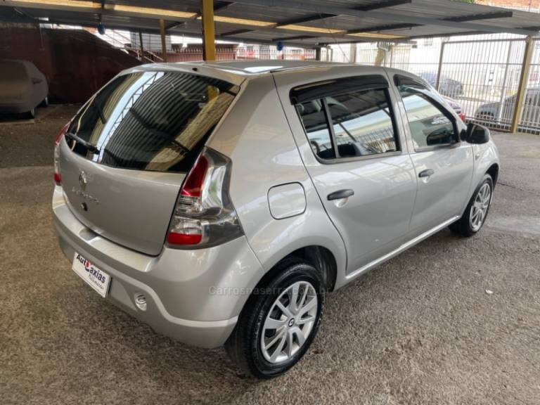 RENAULT - SANDERO - 2014/2014 - Prata - R$ 32.500,00