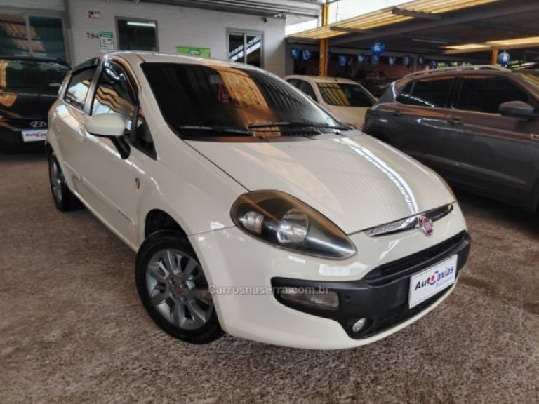 FIAT - PUNTO - 2015/2015 - Branca - R$ 43.900,00
