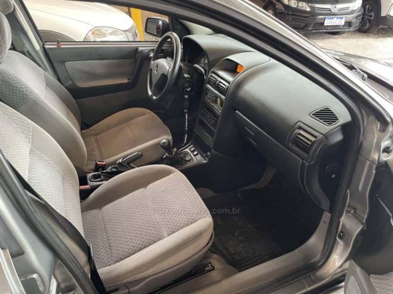 CHEVROLET - ASTRA - 2004/2004 - Prata - R$ 28.900,00