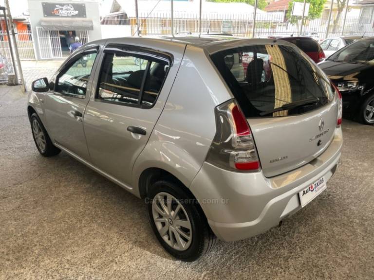 RENAULT - SANDERO - 2014/2014 - Prata - R$ 32.500,00